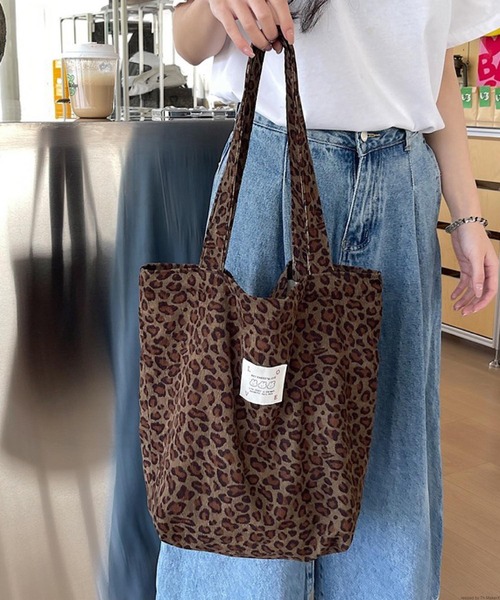TONE SELECT GOODS（トーンセレクトグッズ）の「Liaa/レオパード 大容量 トートバッグ A18705（トートバッグ・レディース・ホワイト/ブラウン・FREE）」の4枚目の写真