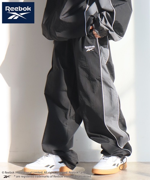 Reebok(リーボック)の「【Reebok/リーボック】パイピング デザイン ナイロン パンツ(その他パンツ・メンズ・ブラック/ネイビー/グリーン/ダークブラウン・M/L/LL)」の2枚目の写真
