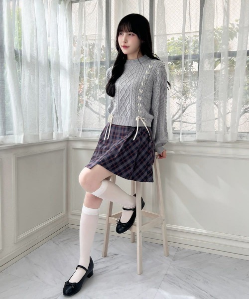 F i.n.t(フィント)の「ダブルレースアップケーブルニットプルオーバー/fint フィント(ニット/セーター・レディース・レッド/ブルーグレー/オフホワイト・FREE)」の19枚目の写真