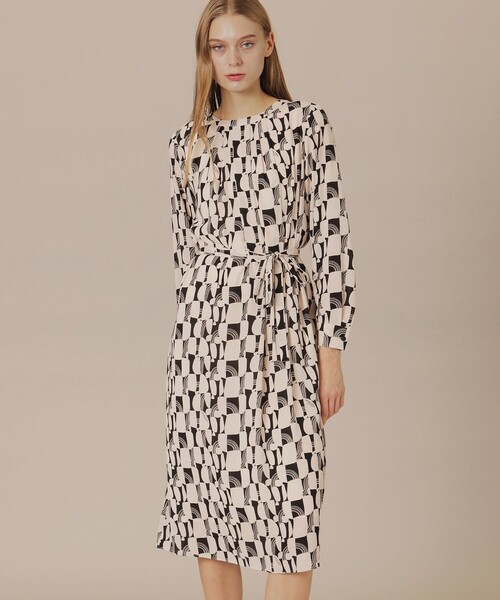 MACKINTOSH LONDON（マッキントッシュ ロンドン）の「【婦人画報11月号掲載】レトロタイルプリントワンピース（ワンピース・レディース・グリーン/ブラック・40/38）」の2枚目の写真
