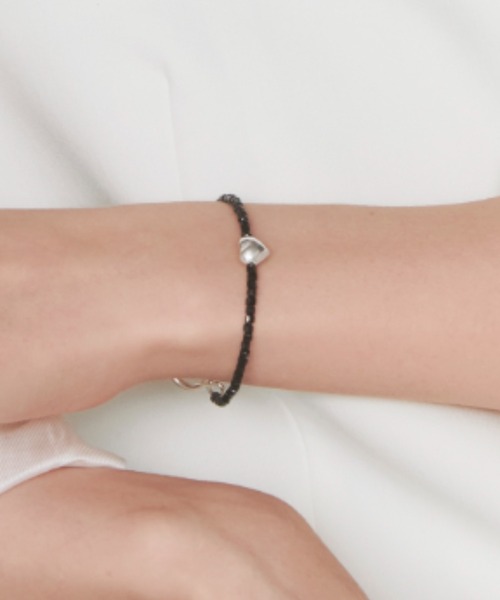 quip queint(クイップクエイント)の「【quip queint】noa black bracelet/ノア ブラック ブレスレット(ブレスレット・レディース・ブラック・FREE)」の1枚目の写真