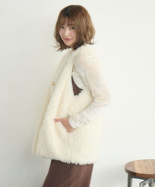 RETRO GIRL(レトロガール)の「ボアベスト(ベスト・レディース・ベージュ/チャコールグレー/ナチュラル・FREE)」の21枚目の写真