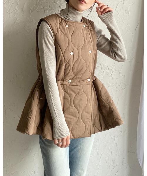 She's Closet(シーズクローゼット)の「ペプラムフレア中綿キルティングベスト(ベスト・レディース・モカ/アイボリー/ブラック・FREE)」の22枚目の写真