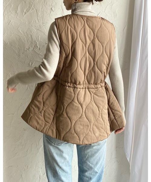 She's Closet(シーズクローゼット)の「ペプラムフレア中綿キルティングベスト(ベスト・レディース・モカ/アイボリー/ブラック・FREE)」の17枚目の写真