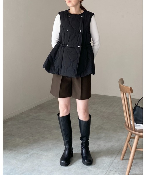 She's Closet(シーズクローゼット)の「ペプラムフレア中綿キルティングベスト(ベスト・レディース・モカ/アイボリー/ブラック・FREE)」の4枚目の写真
