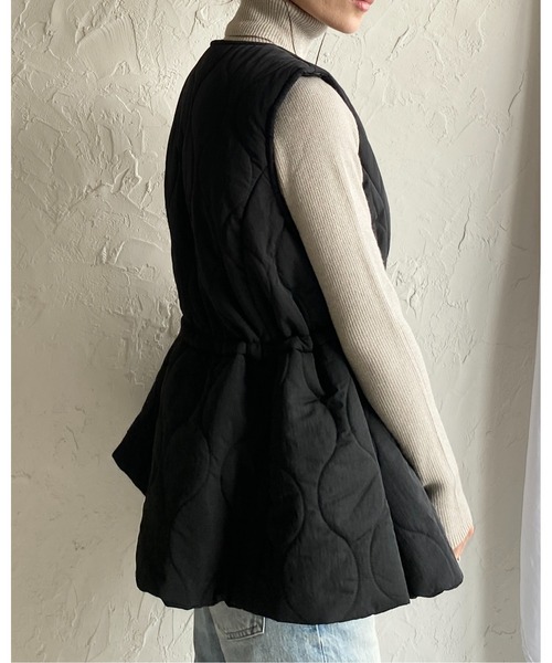 She's Closet(シーズクローゼット)の「ペプラムフレア中綿キルティングベスト(ベスト・レディース・モカ/アイボリー/ブラック・FREE)」の6枚目の写真