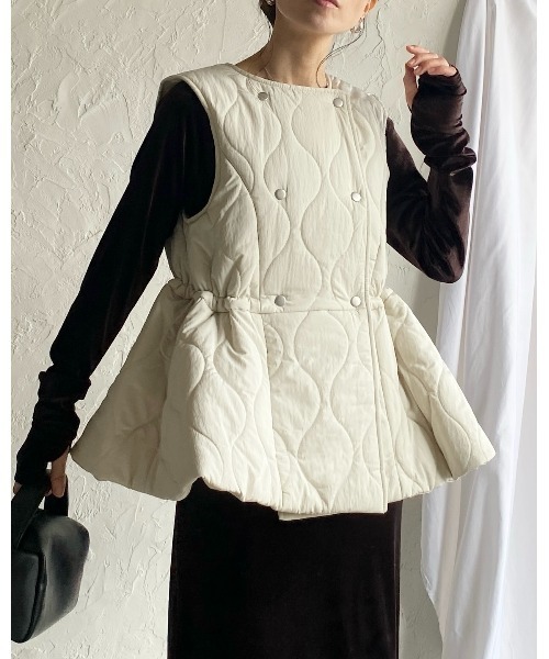 She's Closet(シーズクローゼット)の「ペプラムフレア中綿キルティングベスト(ベスト・レディース・モカ/アイボリー/ブラック・FREE)」の16枚目の写真