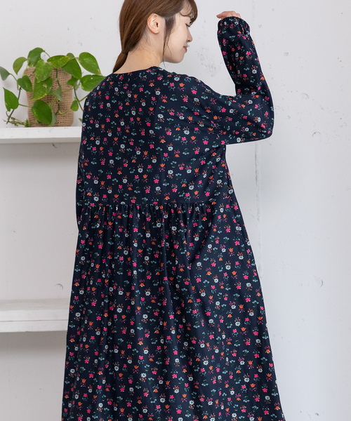 POU DOU DOU（プードゥドゥ）の「フラワープリント切替ギャザーワンピース（ワンピース・レディース・ネイビー/ブラック・M）」の18枚目の写真