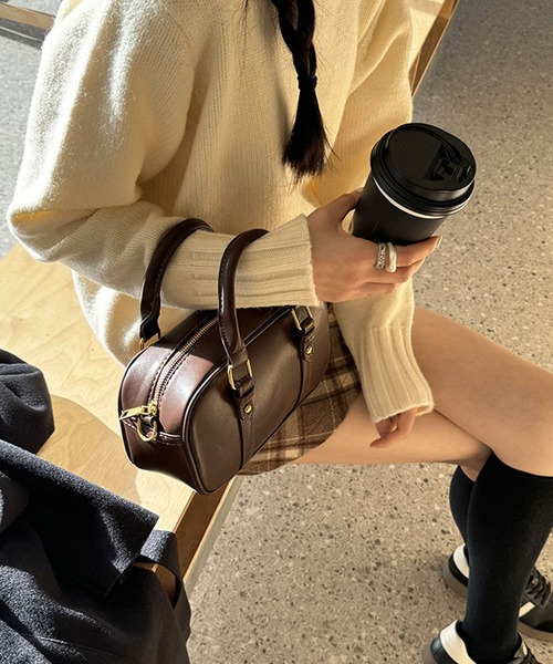 florist（フローリスト）の「2WAY レザータッチレトロミニボストンバッグ/ショルダーバッグ（ボストンバッグ・レディース・ブラック/モカ・FREE）」の6枚目の写真