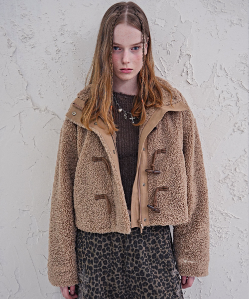 AVANDRESS(アバンドレス )の「Fuzzy Cropped Duffle Jacket IVORY(ムートンコート・レディース・アイボリー・MEDIUM/SMALL)」の2枚目の写真