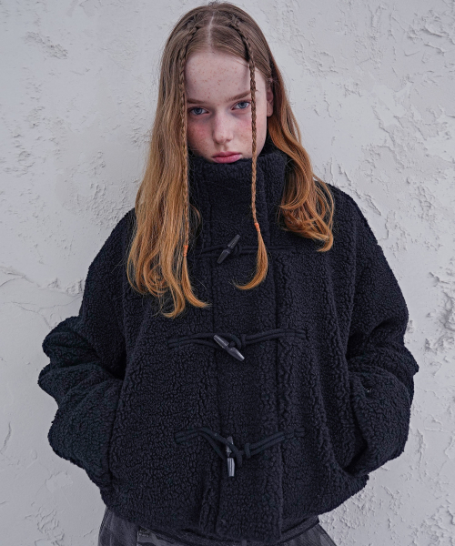 AVANDRESS(アバンドレス )の「Fuzzy Cropped Duffle Jacket IVORY(ムートンコート・レディース・アイボリー・MEDIUM/SMALL)」の3枚目の写真