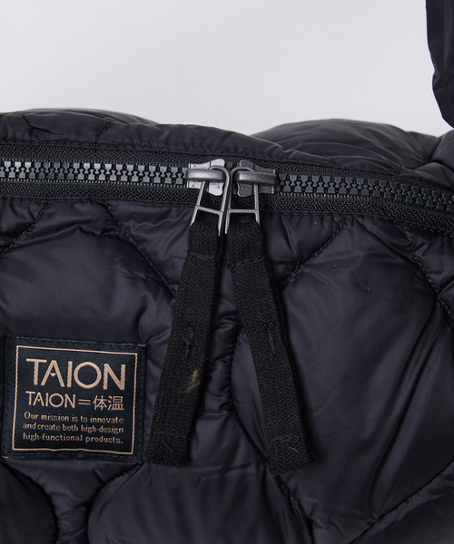 TAION(タイオン)の「【TAION / タイオン】バナナショルダー ダウンバッグM / ソフトシェル(ショルダーバッグ・レディース・ブラック/カーキ/ベージュ・F)」の12枚目の写真