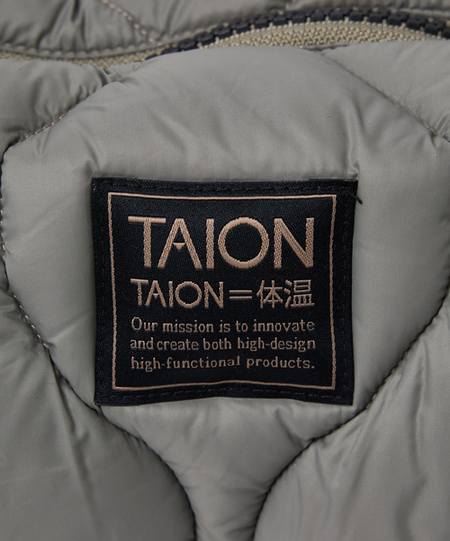 TAION(タイオン)の「【TAION / タイオン】バナナショルダー ダウンバッグM / ソフトシェル(ショルダーバッグ・レディース・ブラック/カーキ/ベージュ・F)」の16枚目の写真