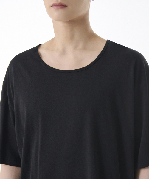 MUSINSA STANDARD（ムシンサスタンダード）の「リラックスドCRワイドスクープネックTシャツ[ブラック]（Tシャツ/カットソー・メンズ・その他・SMALL/MEDIUM/LARGE/X-LARGE/XX-LARGE/XXX-LARGE）」の3枚目の写真