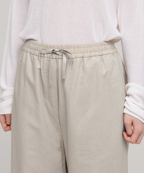 MUSINSA STANDARD WOMAN（ムシンサスタンダードウーマン）の「ウィメンズコットンリネンワイドバンディングパンツ[ライトベージュ]（その他パンツ・レディース・その他・30/24/26/28）」の3枚目の写真