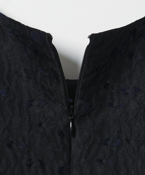 UNITED ARROWS（ユナイテッドアローズ）の「フラワー カットジャガード コンビブラウス（シャツ/ブラウス・レディース・ネイビー・FREE）」の18枚目の写真