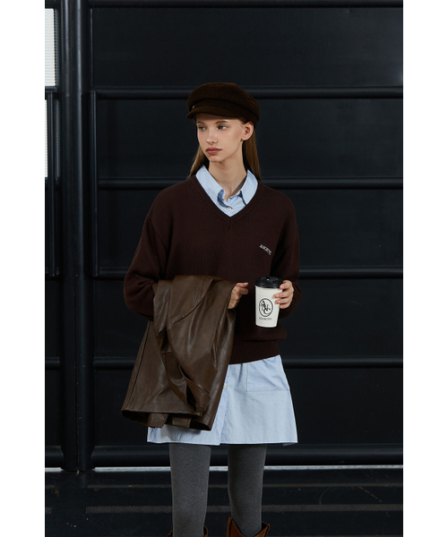 ANOETIC(アノエティック)の「CLASSIC V-NECK KNIT_BROWN(ニット/セーター・レディース・ブラウン・FREE)」の1枚目の写真
