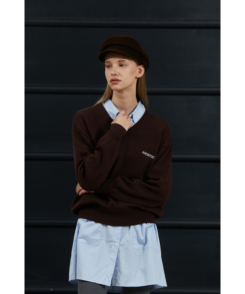 ANOETIC(アノエティック)の「CLASSIC V-NECK KNIT_BROWN(ニット/セーター・レディース・ブラウン・FREE)」の3枚目の写真