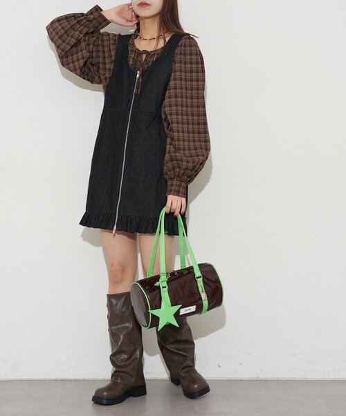 GRAIN（グレイン）の「【GRAIN/グレイン】スターチャーム付きエナメルロールボストンバッグ（ボストンバッグ・レディース・ブラウン/ネイビー/イエロー・FREE）」の7枚目の写真