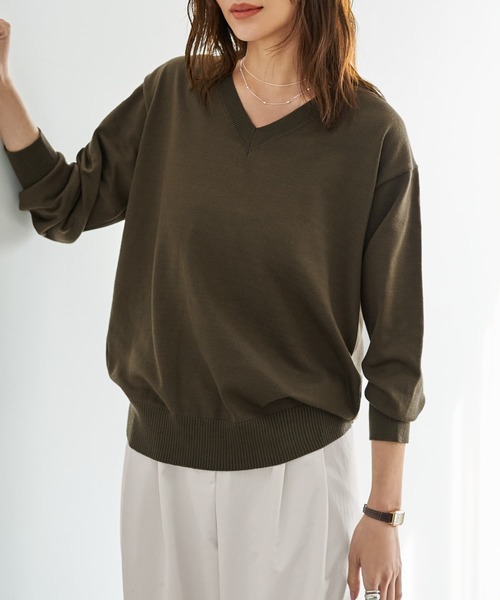 STYLE DELI(スタイルデリ)の「アンチピリングVネックニットトップスB(ニット/セーター・レディース・マジェンタ/コバルトブルー/カーキ/ブラック・FREE)」の3枚目の写真