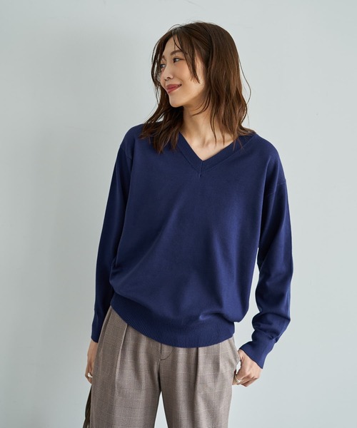 STYLE DELI(スタイルデリ)の「アンチピリングVネックニットトップスB(ニット/セーター・レディース・マジェンタ/コバルトブルー/カーキ/ブラック・FREE)」の4枚目の写真