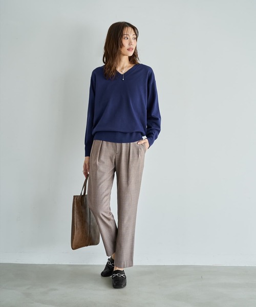 STYLE DELI(スタイルデリ)の「アンチピリングVネックニットトップスB(ニット/セーター・レディース・マジェンタ/コバルトブルー/カーキ/ブラック・FREE)」の5枚目の写真
