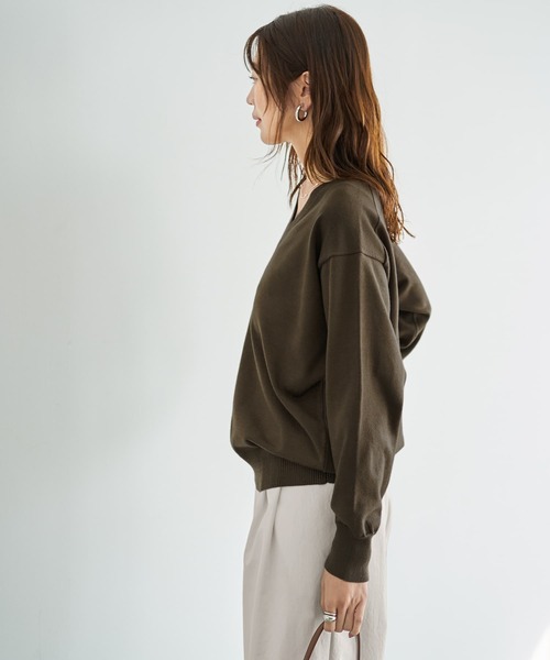 STYLE DELI(スタイルデリ)の「アンチピリングVネックニットトップスB(ニット/セーター・レディース・マジェンタ/コバルトブルー/カーキ/ブラック・FREE)」の18枚目の写真