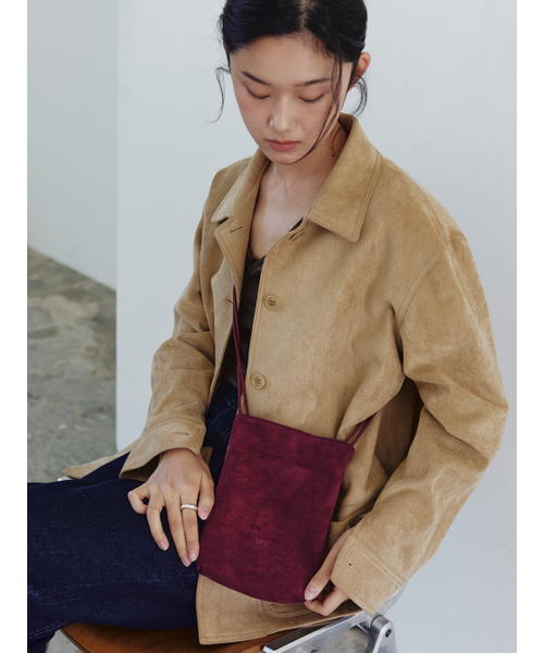 VEY(ヴェイ)の「Suede Pocket Bag (Plum)(メッセンジャーバッグ・レディース・その他・FREE)」の2枚目の写真