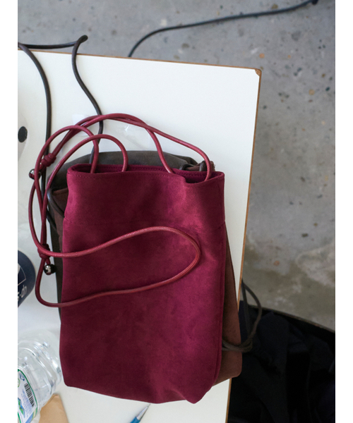 VEY(ヴェイ)の「Suede Pocket Bag (Plum)(メッセンジャーバッグ・レディース・その他・FREE)」の3枚目の写真