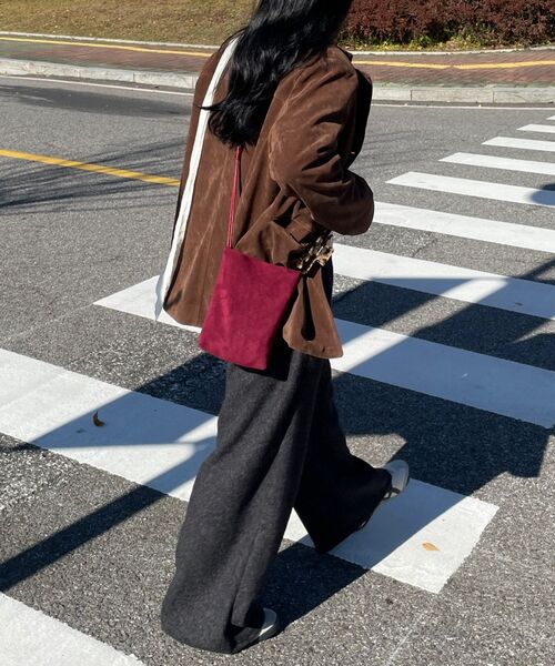 VEY(ヴェイ)の「Suede Pocket Bag (Plum)(メッセンジャーバッグ・レディース・その他・FREE)」の10枚目の写真