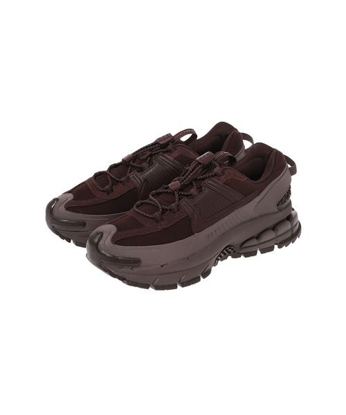 NIKE(ナイキ)の「NIKE WMNS ZOOM VOMERO ROAM HQ2181-500(スニーカー・レディース・バーガンディー・25cm/24.5cm/24cm/23.5cm/23cm)」の2枚目の写真