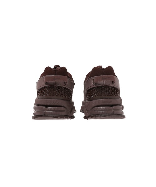 NIKE(ナイキ)の「NIKE WMNS ZOOM VOMERO ROAM HQ2181-500(スニーカー・レディース・バーガンディー・25cm/24.5cm/24cm/23.5cm/23cm)」の3枚目の写真