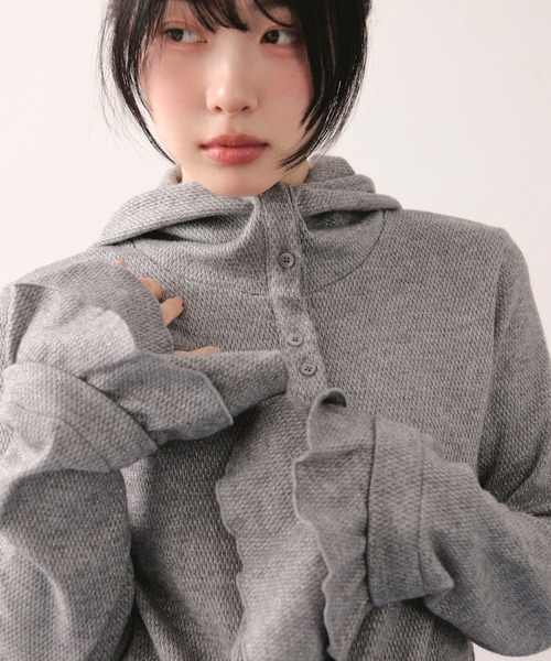 loin nuit（ロワンニュイ）の「glitter waffle hoodie / グリッターワッフルフーディー（Tシャツ/カットソー・レディース・アイボリー/グレー/ピンク・FREE）」の2枚目の写真