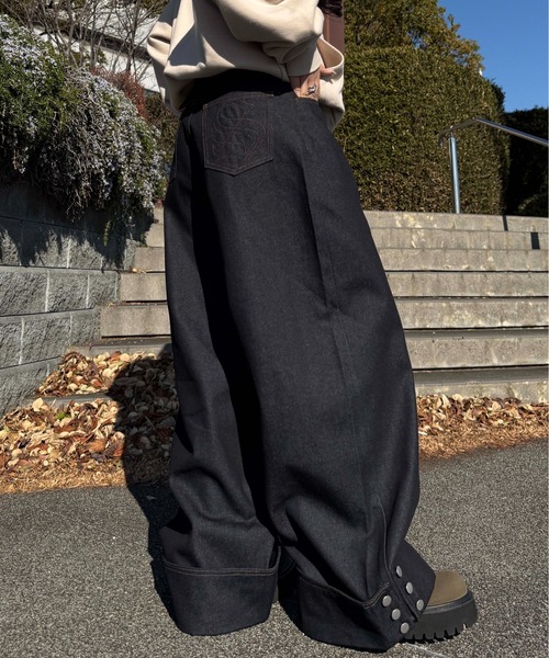 sedacle（セダクル）の「裾ボタン配色ステッチデニム（デニムパンツ・メンズ・ベージュ/レッド・SMALL/MEDIUM/LARGE）」の5枚目の写真
