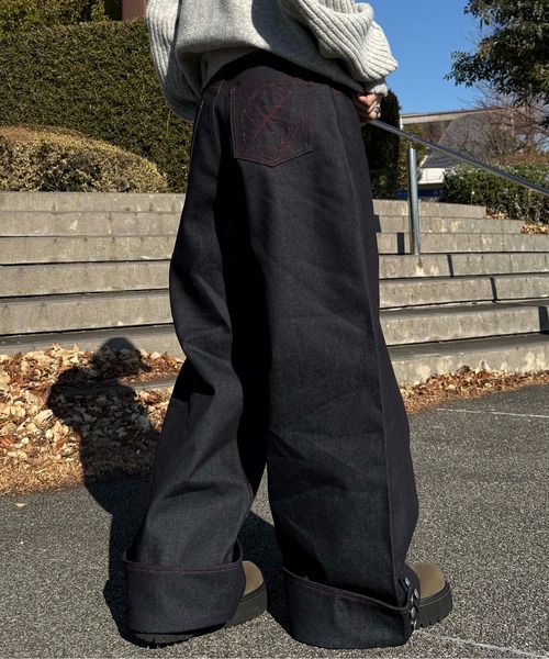 sedacle（セダクル）の「裾ボタン配色ステッチデニム（デニムパンツ・メンズ・ベージュ/レッド・SMALL/MEDIUM/LARGE）」の3枚目の写真