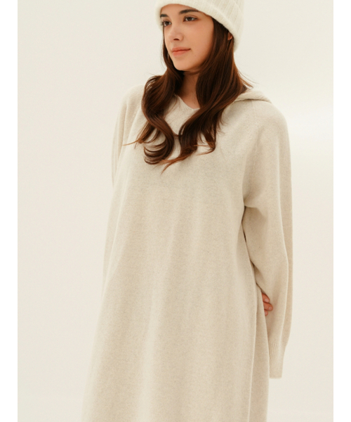 ACUD(アクド)の「Hoodie Knit Long Dress _L.Beige(ワンピース・レディース・ベージュ・FREE)」の2枚目の写真