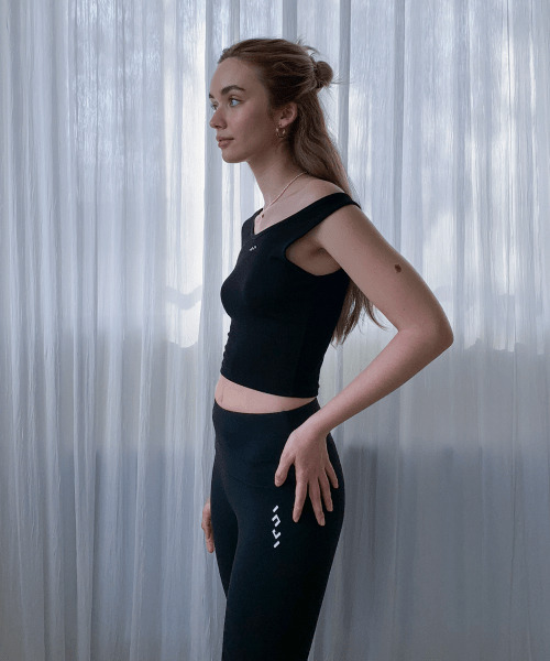 INJIACTIVE(インジアクティブ)の「レイヤードリブトップス ブラック(Tシャツ/カットソー・レディース・その他・ONE SIZE)」の2枚目の写真