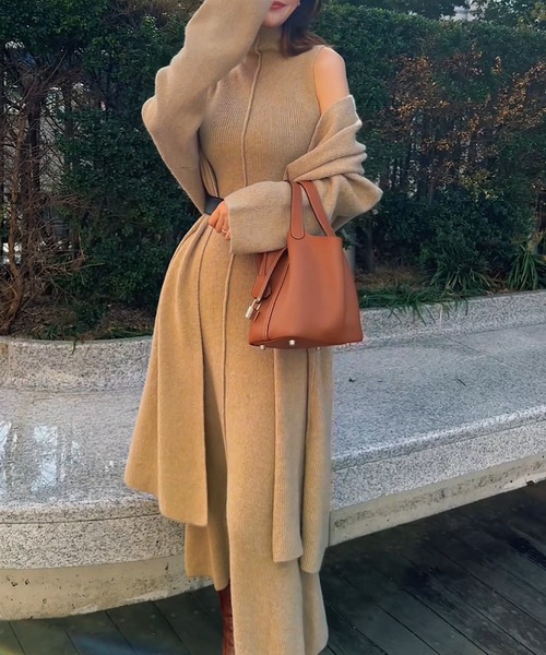 THEODORIC.dy(セオドリックディ)の「ショルダースリット ハイネックワンピ&ロングカーデセット(ワンピース・レディース・チャコールグレー/ダークベージュ・FREE)」の2枚目の写真
