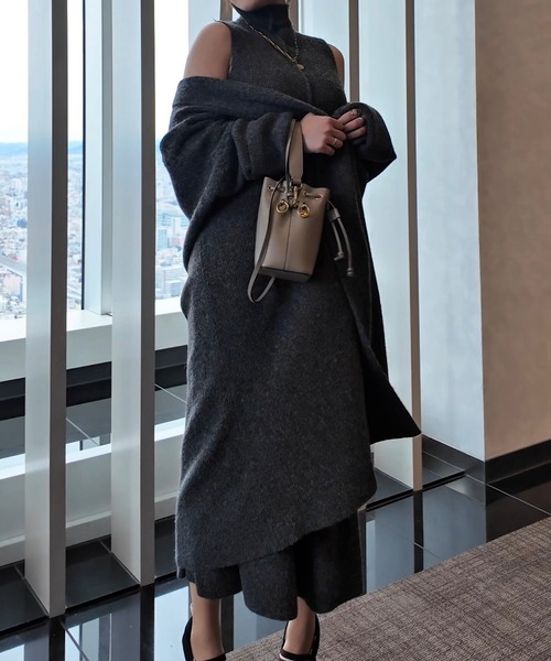 THEODORIC.dy(セオドリックディ)の「ショルダースリット ハイネックワンピ&ロングカーデセット(ワンピース・レディース・チャコールグレー/ダークベージュ・FREE)」の3枚目の写真