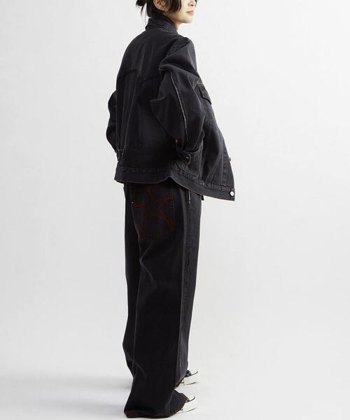 CONVERSE TOKYO（コンバーストウキョウ）の「DENIM SWITCHING WIDE PANTS（デニムパンツ・レディース・インディゴブルー/ブラック・MEDIUM/SMALL）」の7枚目の写真