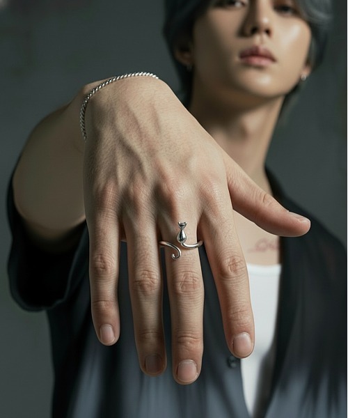 Burner(バーナー)の「【Cr+ov(クローヴ)】キャットモチーフ オープンリング cro-ring-30-10【RBTS】(リング・メンズ・シルバー系その他3/シルバー系その他/シルバー系その他4/シルバー系その他2/シルバー・FREE)」の1枚目の写真