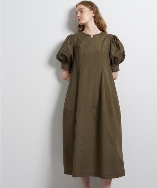LANVIN en Bleu(ランバンオンブルー)の「タイプライターパフスリーブワンピース(ワンピース・レディース・ブラック/カーキ・36/38)」の2枚目の写真