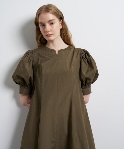 LANVIN en Bleu(ランバンオンブルー)の「タイプライターパフスリーブワンピース(ワンピース・レディース・ブラック/カーキ・36/38)」の6枚目の写真
