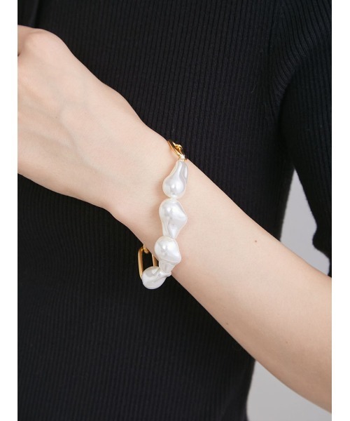 Mila Owen（ミラオーウェン）の「パールチェーンブレス（ブレスレット・レディース・ゴールド/シルバー・F）」の2枚目の写真