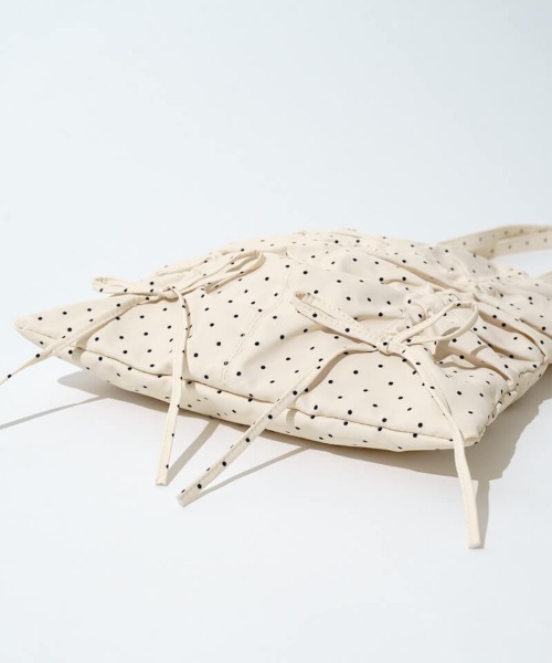 flower（フラワー）の「リボンドットトート（トートバッグ・レディース・ブラック/アイボリー/ブルー・FREE）」の6枚目の写真