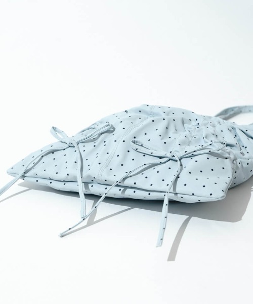 flower（フラワー）の「リボンドットトート（トートバッグ・レディース・ブラック/アイボリー/ブルー・FREE）」の17枚目の写真