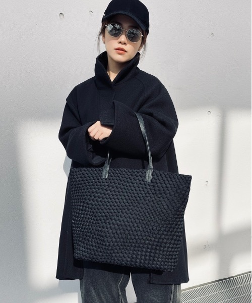 ONE DAY KMC (ワンデイケーエムシー)の「HERB/Intrecciato Big Tote Bag with Leather Trim/レザーコンビイントレチャートビッグトートバッグ(トートバッグ・メンズ・グレー/ブラック・FREE)」の10枚目の写真