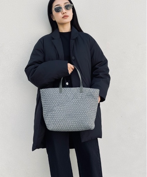 ONE DAY KMC (ワンデイケーエムシー)の「HERB/Intrecciato Big Tote Bag with Leather Trim/レザーコンビイントレチャートビッグトートバッグ(トートバッグ・メンズ・グレー/ブラック・FREE)」の11枚目の写真