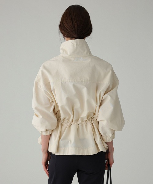 BABYLONE(バビロン)の「撥水ナイロンペプラムブルゾン(ブルゾン・レディース・アイボリー/ネイビー・フリー)」の5枚目の写真