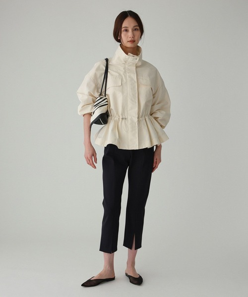 BABYLONE(バビロン)の「撥水ナイロンペプラムブルゾン(ブルゾン・レディース・アイボリー/ネイビー・フリー)」の6枚目の写真